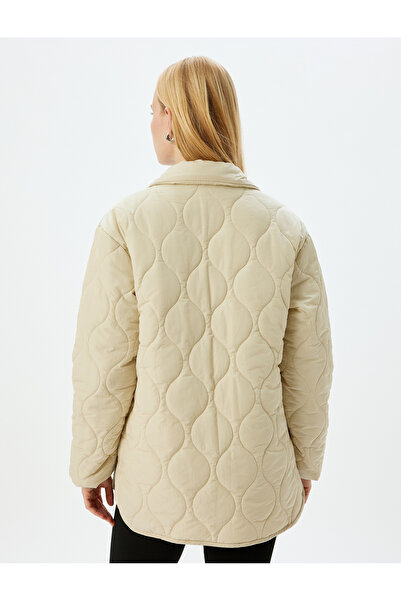 Koton Gesteppter Daunenmantel mit Stehkragen und Reißverschlusstaschen