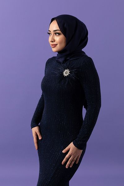 Stilife فستان سهرة بتصميم سمكة لامعة باللون الأزرق الداكن