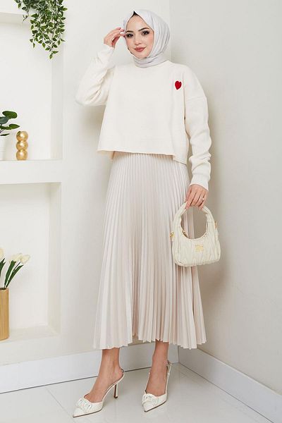hafsamina Heart Detailed Crop Sweater Cream Hm2632