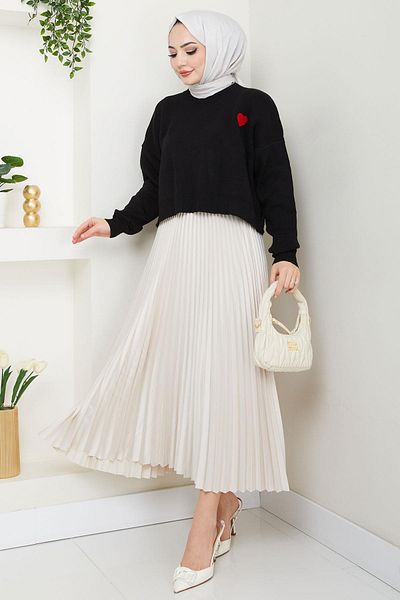 hafsamina Black Heart Detailed Crop Sweater Hm2632