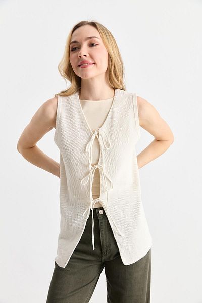Qutu Butik 0154 Strick Vest with Lace