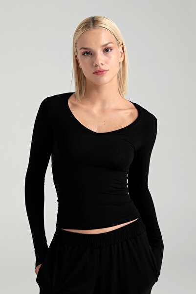 SHEISMONO Ultra měkká halenka s výstřihem do V černá