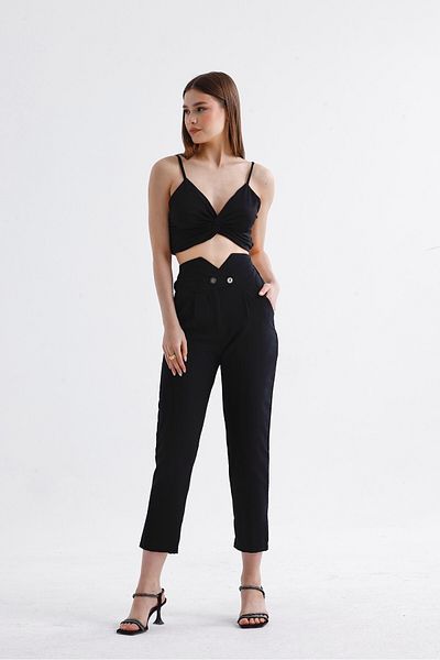 Ivy Clo High Waist Button Detailed Carrot Pants Black
