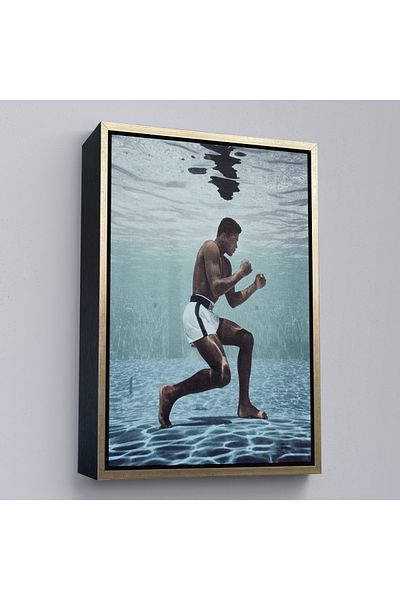 Harita Sepeti Πίνακας τοίχου Boxer Muhammed Ali με καφέ πλαίσιο που προπονείται κάτω από το νερό