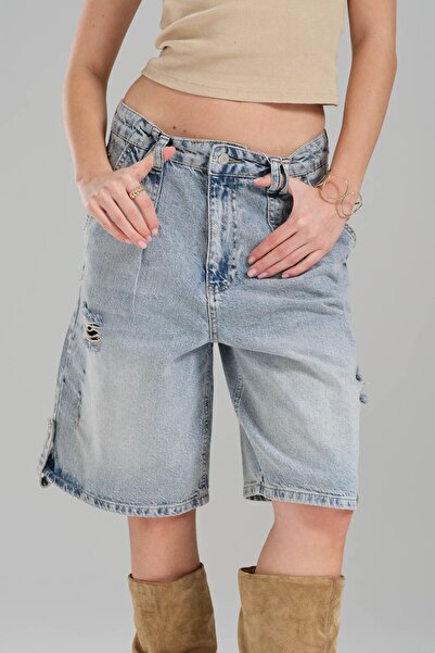 tw3 Kadın Kot Rengi Bol Kesim Yırtık Detaylı %100 Koton Bermuda Denim Şort