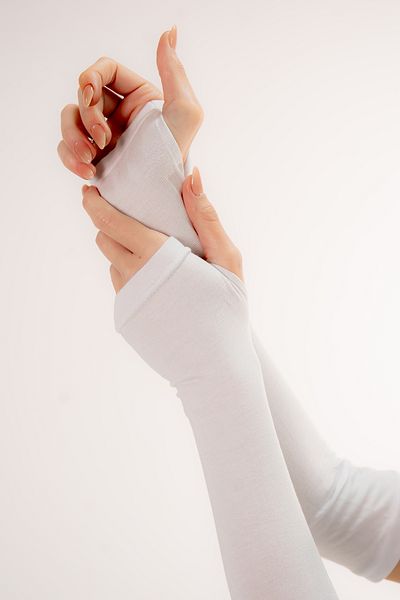 Şalcenneti.com White Color Sleeve with Finger Snap
