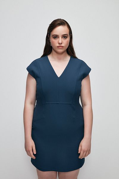 Love My Body Kleid mit V-Ausschnitt