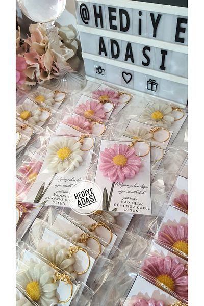 Handmeight Daisy Keychain Special for Women's Day
