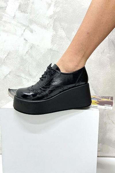 inizio Loafer de damă cu toc pană din piele lacuită neagră V4215