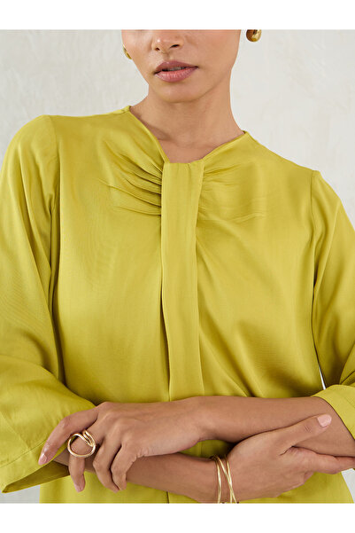 Femmella By Styli Solid Regular Fit Pleated Detail Top