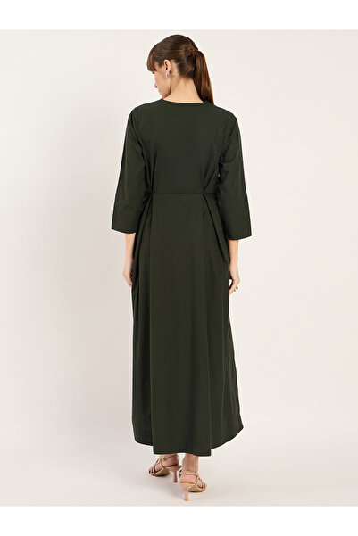 Femmella By Styli V-Neck Pleated A-Line Maxi Dress with Pockets Detail