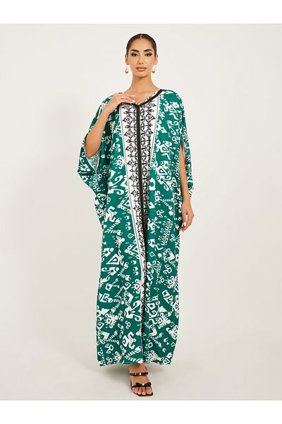 Styli Aztec print jalabiya with panel print at centre front and lace trims at neck and center front