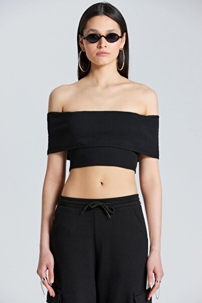 World Fashion Trends 2461 Bluză neagră cu guler Madonna