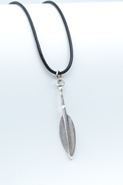 Bu Farklı Mızrak Ucu Gümüş Kaplama Deri İp Kolye