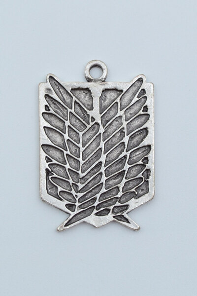 Bu Farklı Attack On Titan Anime Gümüş Kaplama Kolye Ucu