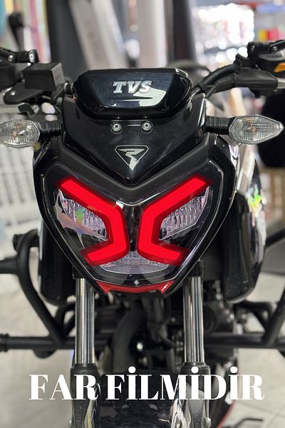 Banxtre Autocolant roșu pentru faruri pentru TVS Raider Daytime Led