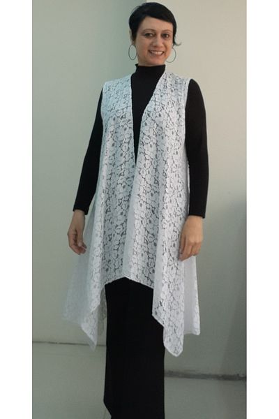 Mertcan Butik Λευκό ασύμμετρο μοτίβο λουλουδάτο φαρδύ δαντελένιο γιλέκο