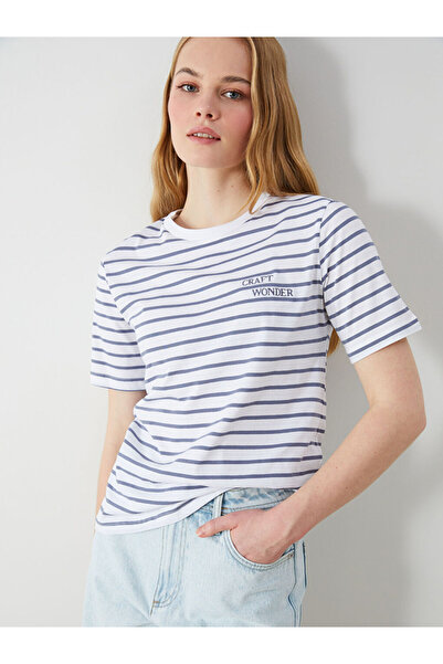 LC Waikiki RMZ GİYİM FARKIYA تي شيرت نسائي مخطط بياقة روبا