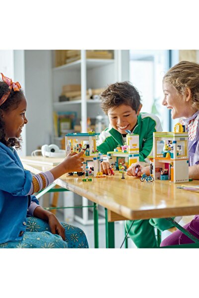 LEGO ® Přátelé Mezinárodní škola Heartlake 41731 - Stavebnice pro děti od 8 let (985 DÍLŮ)