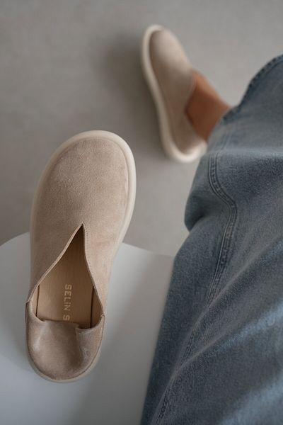 selinshoes Denny Genuine Leather Oval Toe V Detailed Women's Loafer - Beige