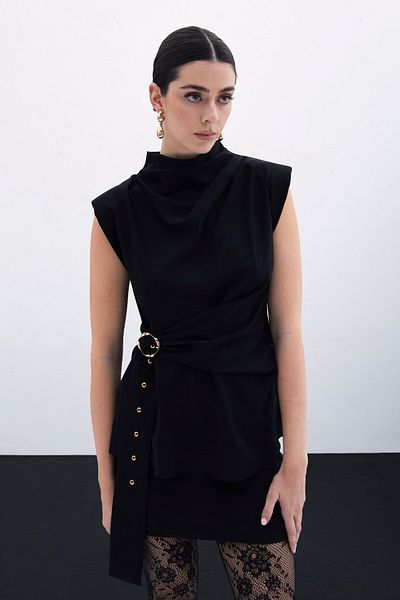Sateen Черна блуза без ръкави с колан