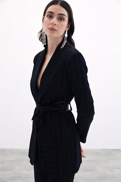 Sateen Хіміс з чорним поясом і квадратним візерунком