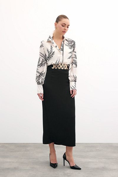 Sateen تنورة طويلة مع إكسسوارات ذهبية - أسود