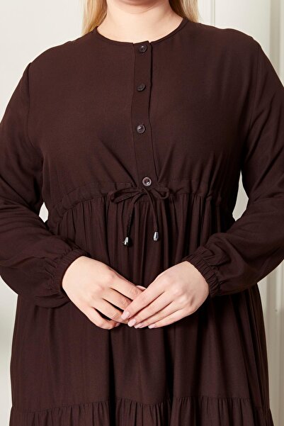 Ferace Kadın Büyük Beden Düğmeli Belmando Elbise