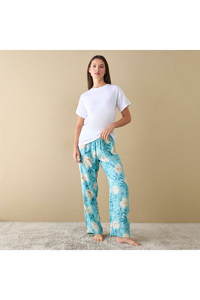 FAV T-shirt and Floral Print Pyjama Set