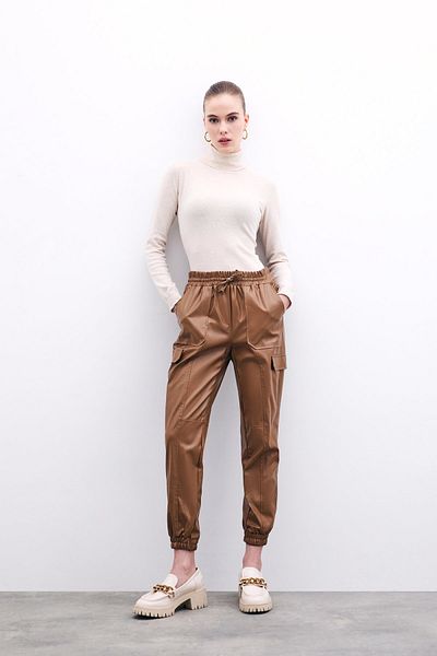 Sateen Pantaloni Jogger din piele - Bej