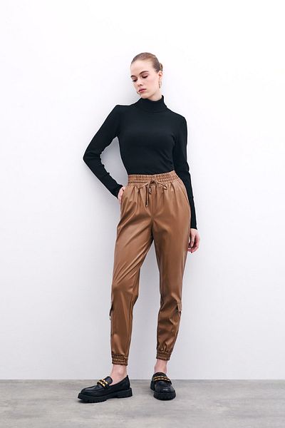 Sateen بنطال رياضي جلدي بخصر مطاطي - بيج