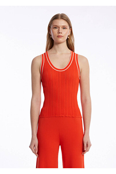 Knitss Контрастний трикотажний топ з деталями коралового кольору
