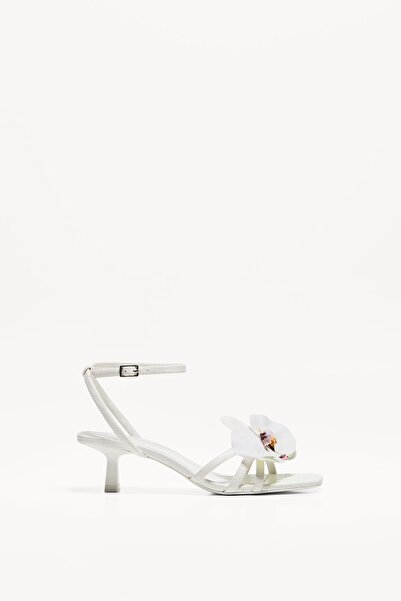 Bershka Kitten heel sandals with floral detail