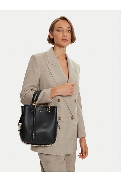 Emporio Armani حقيبة كتف نسائية سوداء قابلة للتعديل من الجلد تحمل شعار العلامة التجارية EW 000362   AF12103-MC032