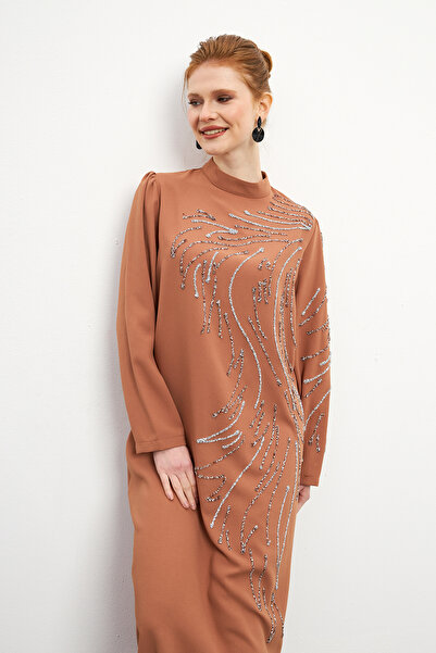 VAVİNOR Βραδινό φόρεμα με κεντημένη πέτρα μάρκας Camel