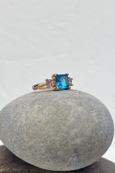 Manuka Natural Color Baguette Ring Blue