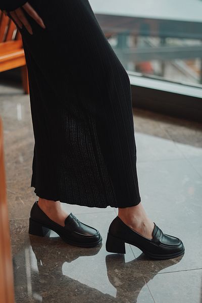 Marjin Schwarzer Damen-Loafer von Seriz – Freizeitschuhe mit dickem Absatz