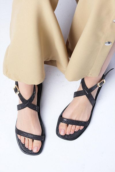 Mio Gusto Arely Black Color Snake Patterned Women's Flat Sandals