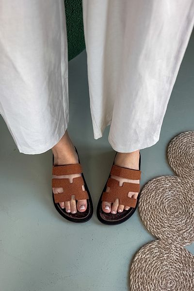 SHOEBELLAS Γυναικείες παντόφλες Arthur Tan Velcro με λεπτομέρειες