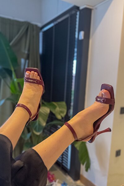 SHOEBELLAS Jessi Bordo Toka Detaylı Kadın Topuklu Ayakkabı