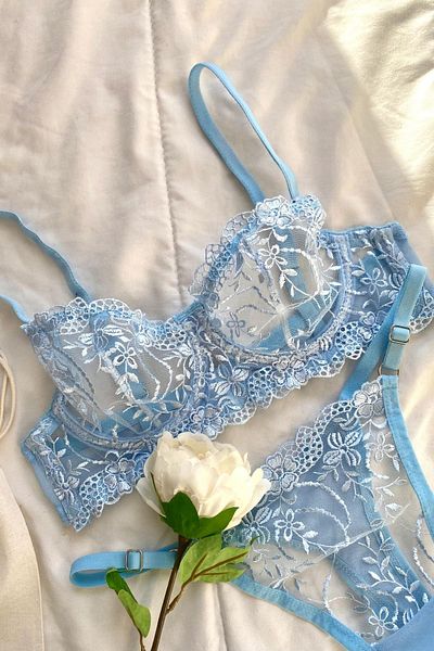Fleur de Lingerie Set de brațete cu sârmă din dantelă cu broderie florală albastru uni Arona