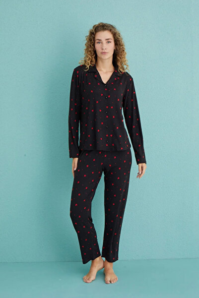 Soft Satin Kırmızı Kalp Desenli Önden Düğmeli Süet Kadın Pijama Takımı