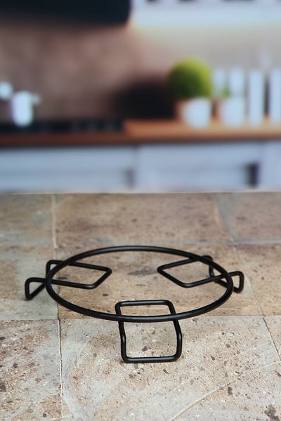 UG Home Black Round Trivet Protection Coffee Table, Bottom Leg Metal & Service Presentation