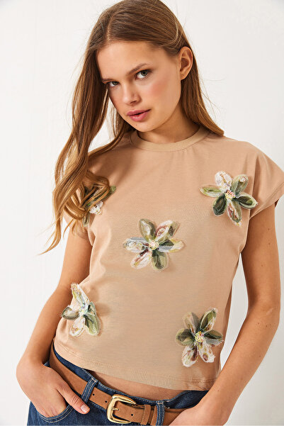 Bianco Lucci Γυναικείο κοντομάνικο πολύχρωμο μπλουζάκι από τούλι με αξεσουάρ λουλουδιών 60602015