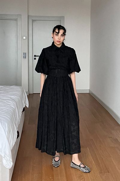 Seda Yalçın Atelier Rochie neagră evazată cu mânecă cu balon Venil