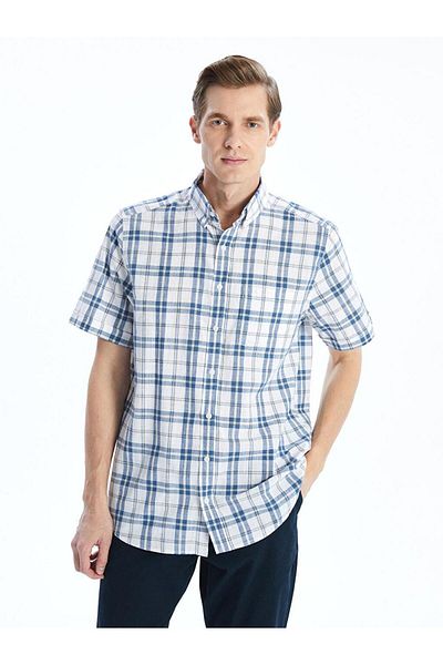 LC Waikiki Ανδρικό πουκάμισο LCWAIKIKI Classic Regular Fit με κοντό μανίκι καρό από ποπλίνα