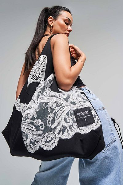 its basic Women's Black Color Lace Detailed Strap Design Bag