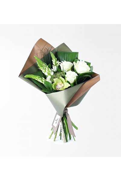 Rosebox Yeşil Kahve Ambalajında Beyaz Çiçek Buketi