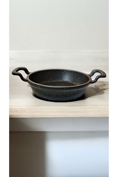 qussine Cast Granite Omelette Pan