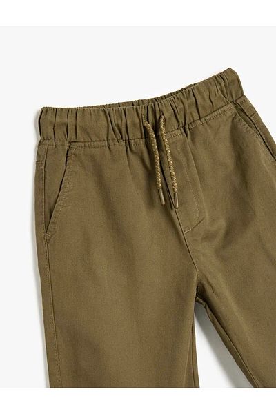 Koton Βαμβακερό Basic Khaki αγορίστικο σορτς με δέσιμο στη μέση και λεπτομέρεια τσέπης 5skb40030tw